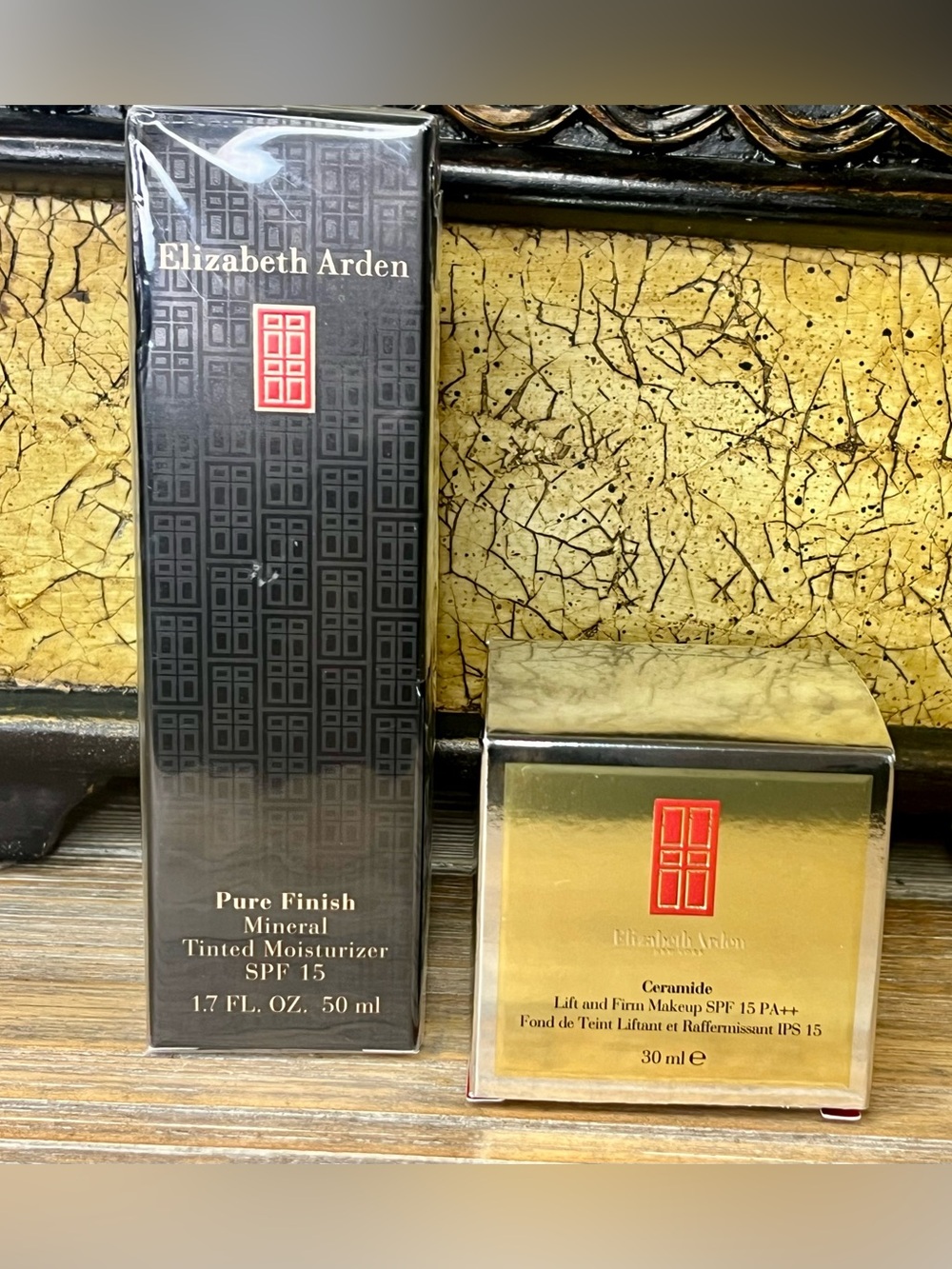 Elizabeth Arden Bundle: Pure Finish Mineral Tinted Moisturizer Deep 04 & Ceramid